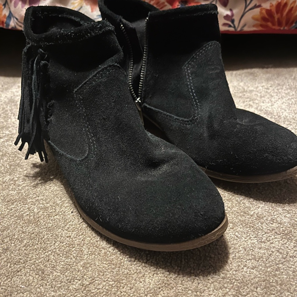 Minnetonka Black Fringe Ankle Booties
